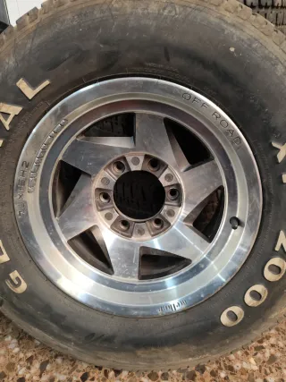 4 Llantas Nissan 4x4 con Neumáticos General