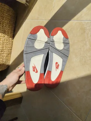 Air Jordan 4 Negro Rojo