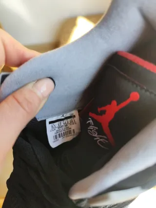 Air Jordan 4 Negro Rojo