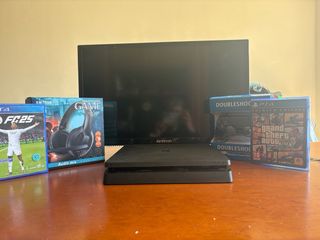 Consola PS4 Slim Negra + Juegos y Accesorios