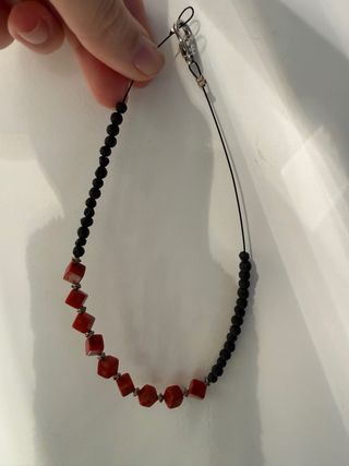 Collar Cuentas Negras y Rojas