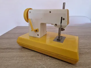 Máquina de coser antigua Joal Coqueta