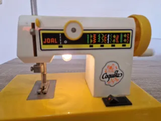 Máquina de coser antigua Joal Coqueta