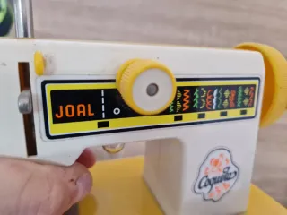 Máquina de coser antigua Joal Coqueta