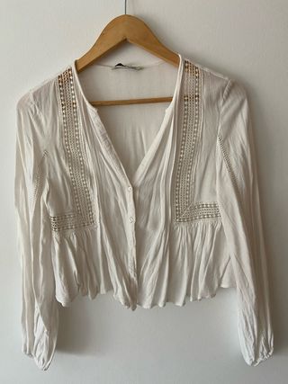 Blusa blanca con encaje