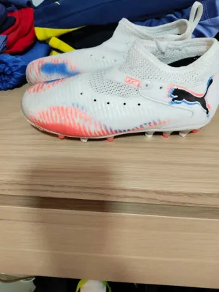 Botas de fútbol blancas