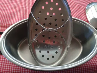 Olla AMC Oval. Acero quirúrgico.