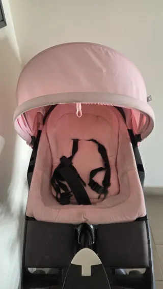 Carrito Stokke rosa con capazo y silla