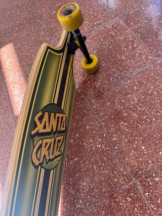 Longboard Santa Cruz , se usó 3 dias. Costó 320€