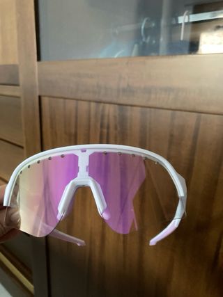 Gafas de sol deportivas blancas y rosas