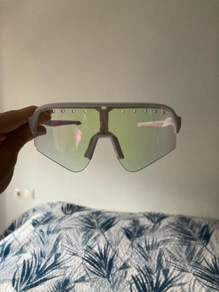 Gafas de sol deportivas blancas y rosas