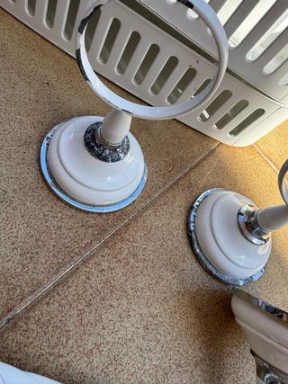 Juego accesorios baño blanco y plata