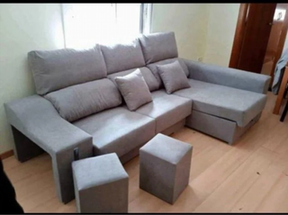 Divani chaise longue con baule disponibili in beige, grigio scuro e grigio chiaro