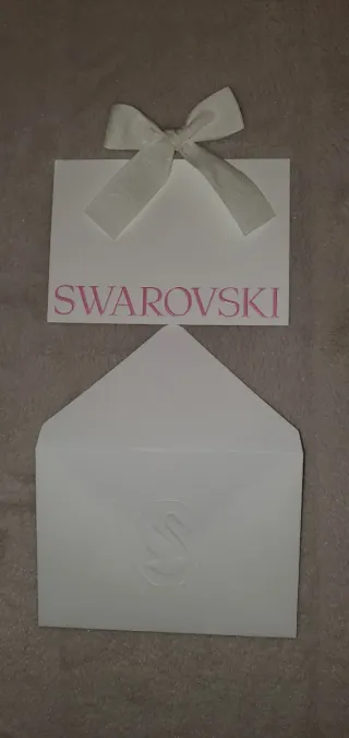 Confezione regalo Swarovski rosa e bianco