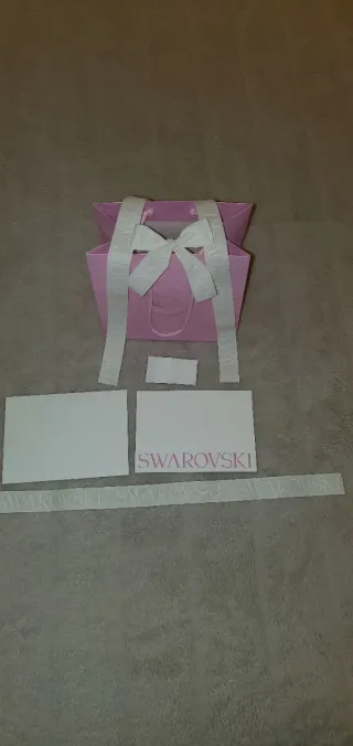 Confezione regalo Swarovski rosa e bianco