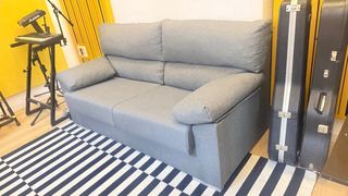 Sofá de 2 plazas gris (oscurito)