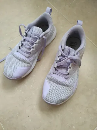 Zapatillas Reebok Moradas y Blancas