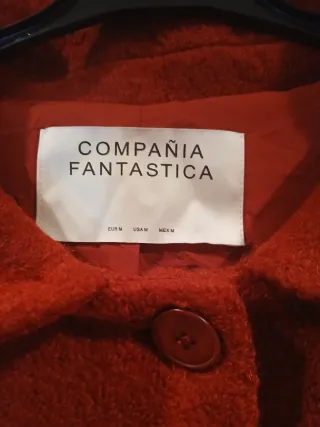 Abrigo Rojo Oscuro Compañia Fantastica