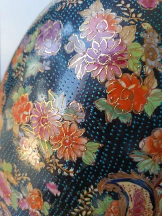 Huevo porcelana japonés hecho a mano