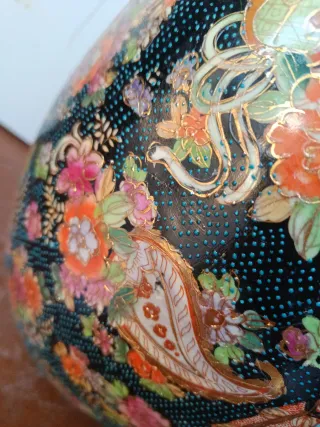 Huevo porcelana japonés hecho a mano