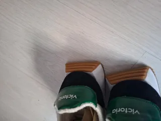 Zapatillas Victoria Beige y Negro