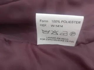 Chaqueta de piel color berenjena