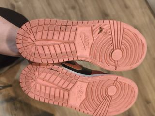 Zapatillas Nike Air Jordan 1 Mid Rosa y Negra