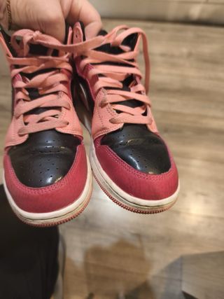 Zapatillas Nike Air Jordan 1 Mid Rosa y Negra