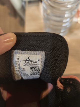 Zapatillas Nike Air Jordan 1 Mid Rosa y Negra