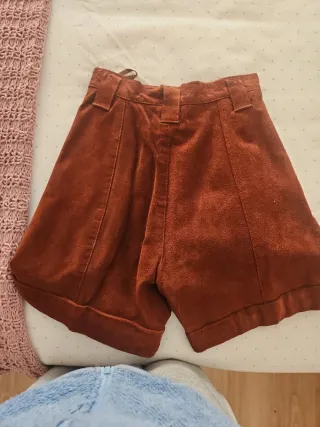 Bermuda mujer piel marron