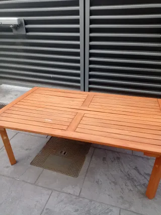 Tavolo basso da giardino in legno