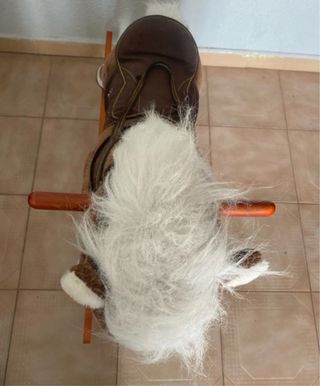 Caballo balancín marrón para niños