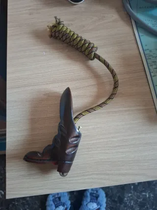 Antigüedad de madera con cuerda