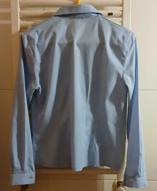 Camisa vintage azul con hombreras