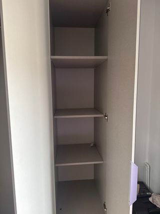 Armario 3 puertas beige y blanco