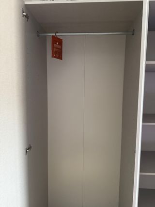 Armario 3 puertas beige y blanco