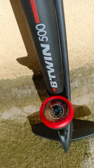 Bomba de aire Btwin 500 con manómetro