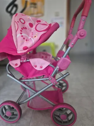 Carrito de bebé de juguete rosa