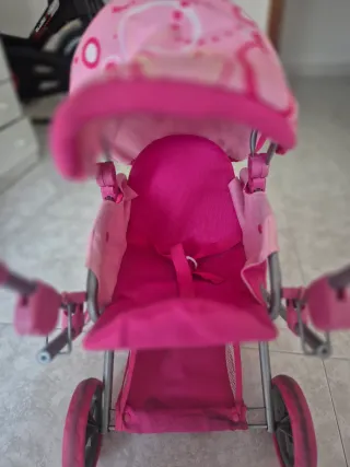 Carrito de bebé de juguete rosa