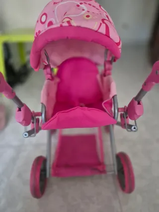 Carrito de bebé de juguete rosa