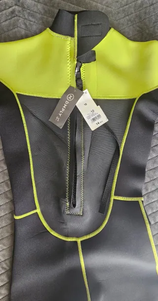 Traje neopreno corto niño.Talla 10