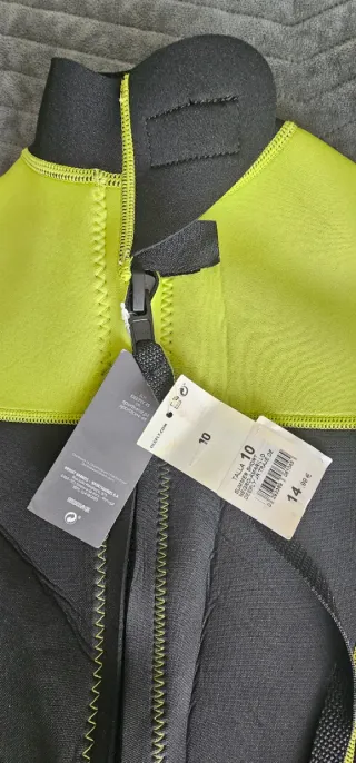 Traje neopreno corto niño.Talla 10