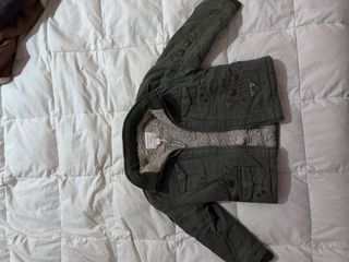 Chaqueta vaquera con capucha para niño