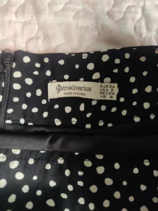 Falda larga Stradivarius lunares talla XS