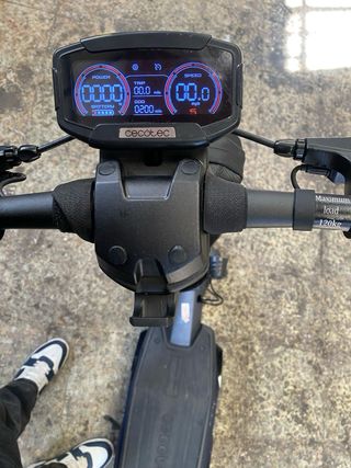 Patinete eléctrico negro