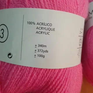 2 Ovillos de lana Mogollón 3 Rosas Crafts