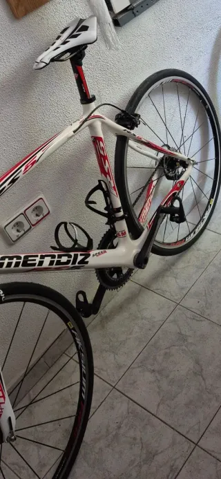 Bicicleta de carretera Mendiz