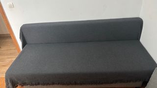 Sofá cama gris de tela