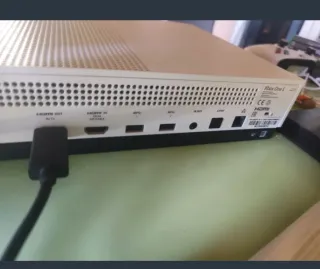 Xbox One S con la scatola originale e 5 giochi