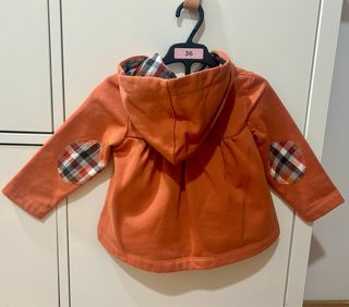 Sudadera infantil naranja con braga cuadros